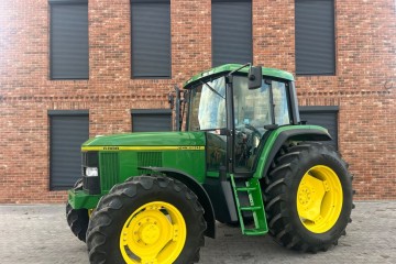John Deere 6800