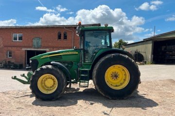 John Deere 7920
